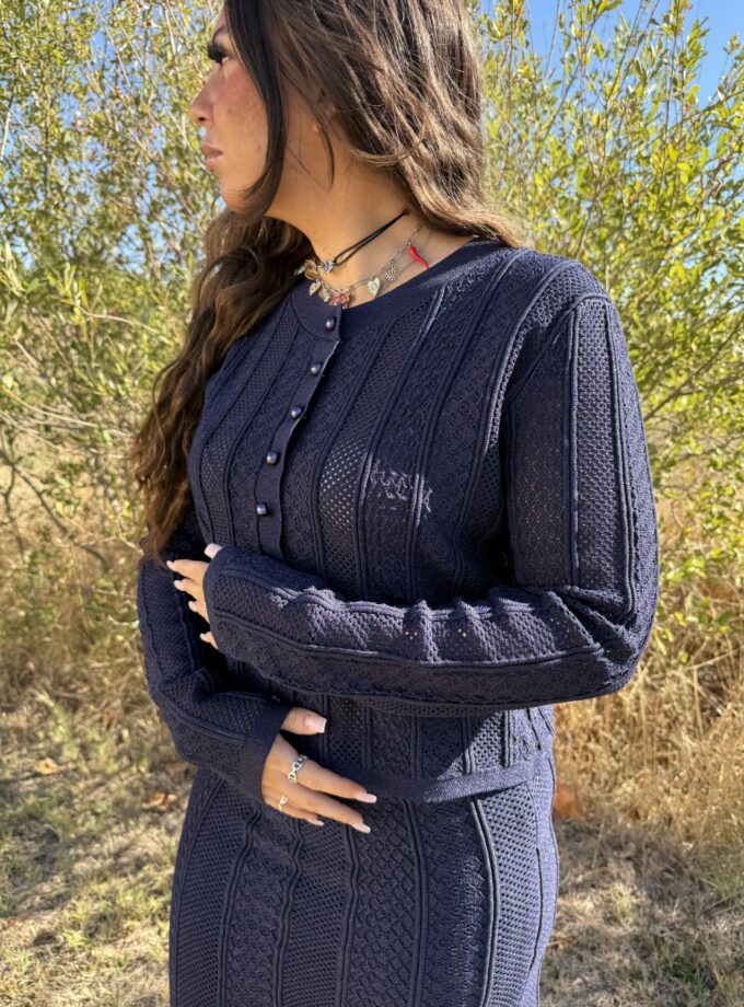 maille bleu marine zenoya-paris avec boutons et logo brodé à paris