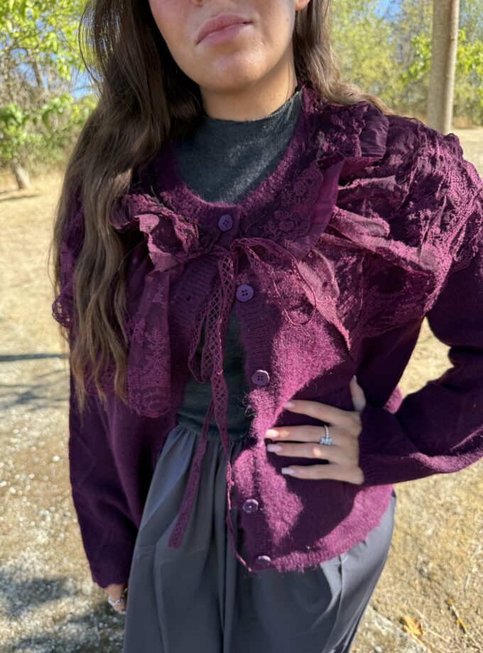gilet en laine bordeaux zenoya-paris avec empiècement dentelle et nœud en ruban à paris