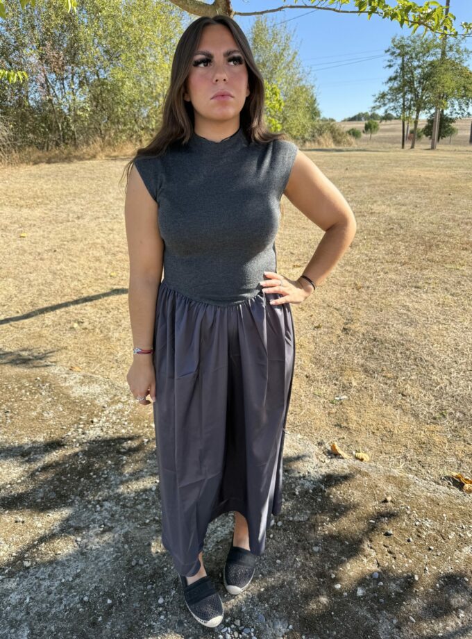 robe gris anthracite longue zenoya-paris, haut tricoté et bas plissé à paris